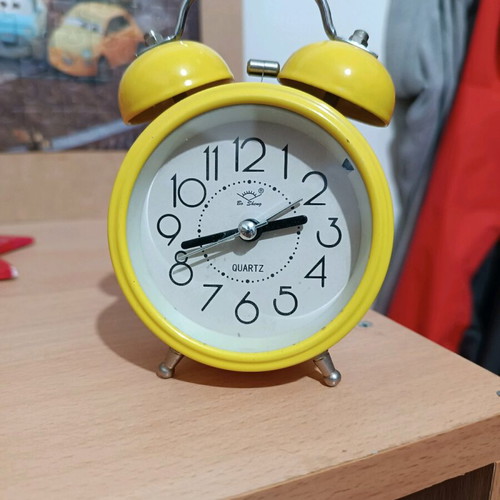 Vintage quartz bedside clock like new