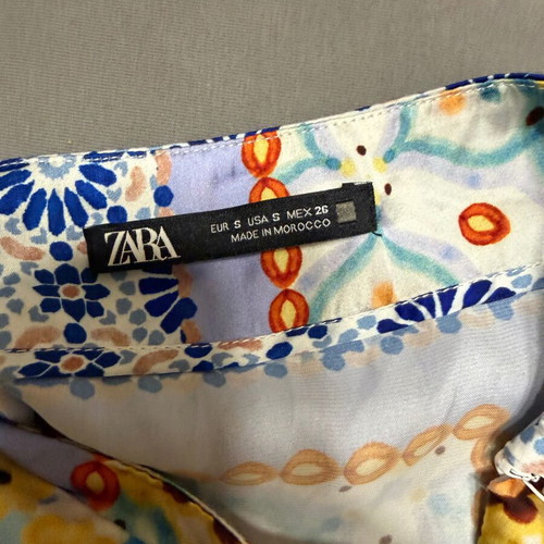 Zara satin skirt colorful size small like new