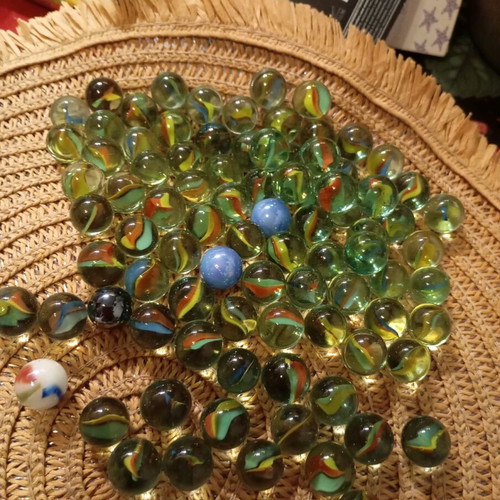 Glass marbles collection like new, set of 90 pieces
