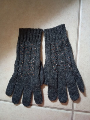 Women's gloves like new, gray, size 9, warm with decorative design