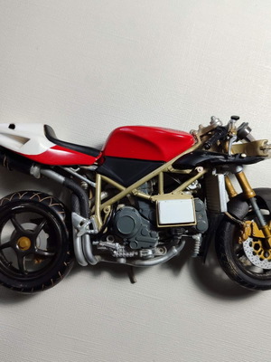 Hot Wheels Ducati 996 SPS 1:10 used metal model with plastic parts