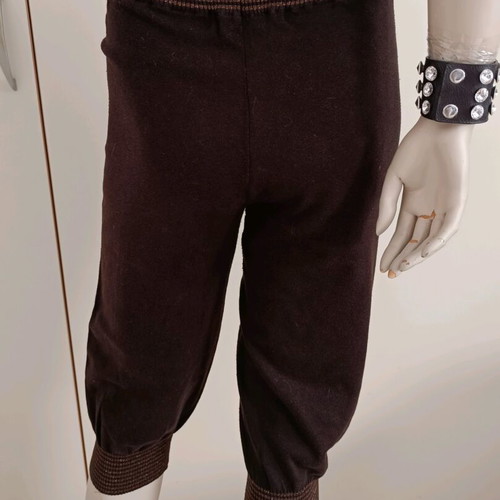 Artigli brown capri pants like new with elastic and subtle decoration