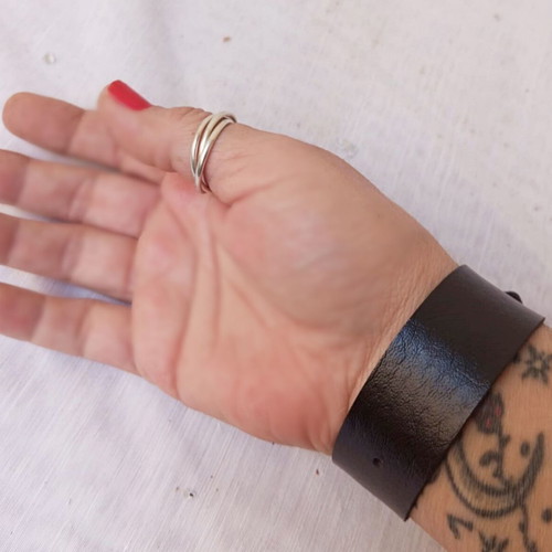 Unisex Bracelet with Metal Heart and Adjustable Length New
