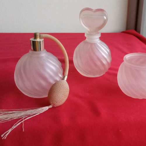 Vintage pink opaline toilet set like new, 3 pieces