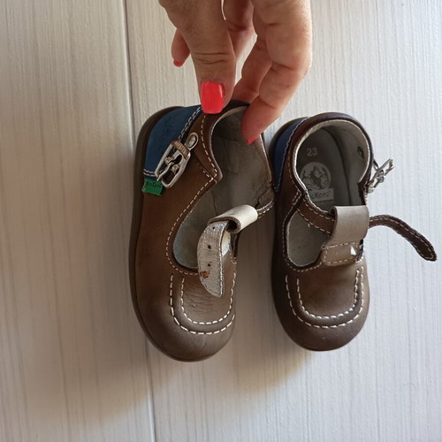 Kickers leather sandals like new, size 23 for boys or girls