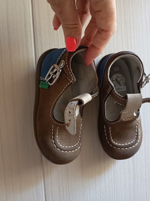 Kickers leather sandals like new, size 23 for boys or girls