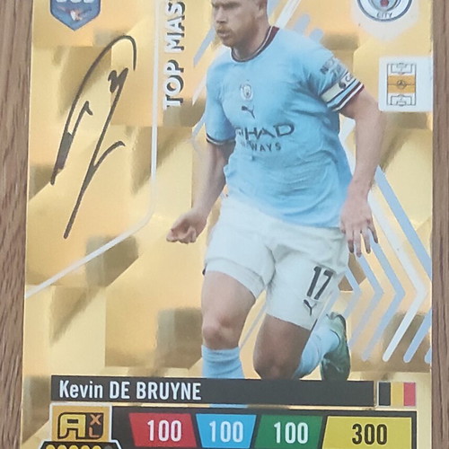 FIFA card with signature like new