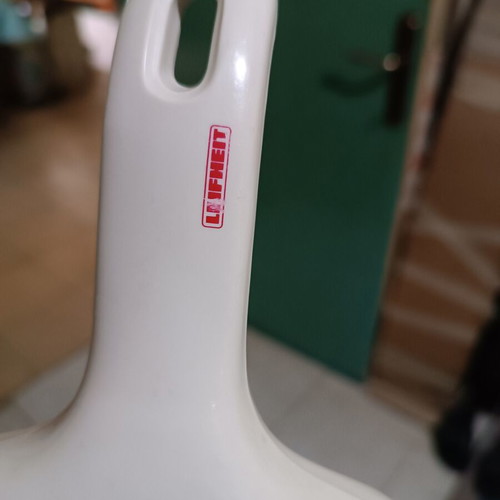Leifheit Comfortline White Grater with Stainless Steel Surface like new