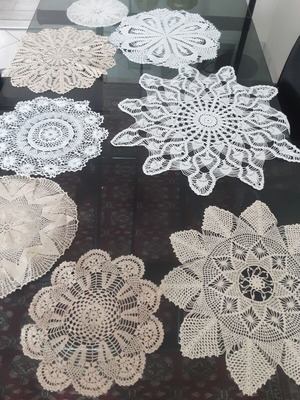 Σεμεδακια πλεκτα χειροποίητα σαν καινούργια, πακέτο 8 λευκά και μπεζ