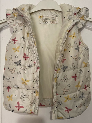 ZY baby sleeveless baby jacket like new, ecru with pattern, 12-18 months