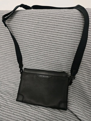 Tommy Hilfiger men's crossbody bag new, black