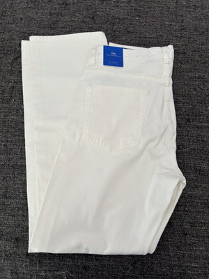 Λευκό τζιν Aaron Levine x Zara καινούργιο, mid rise, straight leg