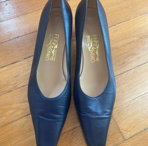 Salvatore Ferragamo navy blue pumps 39.5 with5 cm heel