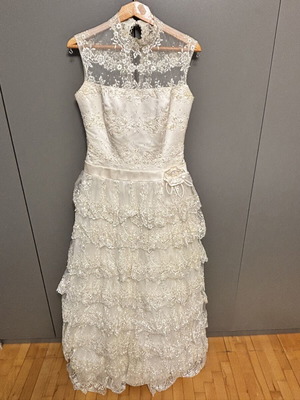 Pronovias Barcelona Vintage Mantilla Bridal Set 2004 by Manuel Mota