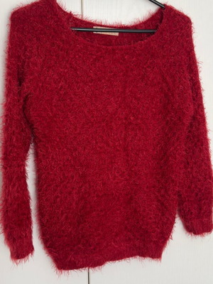 Red sweater used, very soft, size L-XL