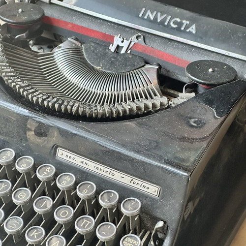 Invicta Torino 1938 typewriter used with Greek keyboard and case