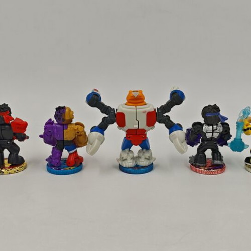Akedo Ultimate Arcade Warriors figures used, set of 7