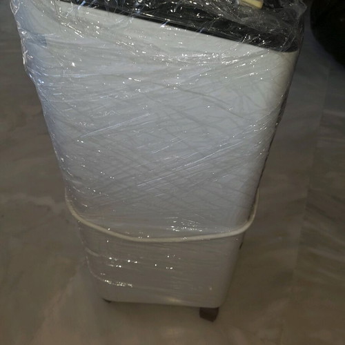 Air-cooler with ice packs like new
