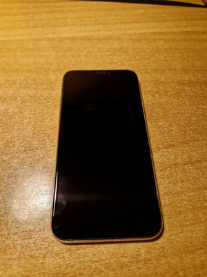 IPhone xs 64gb like new, white with broken back glass and case