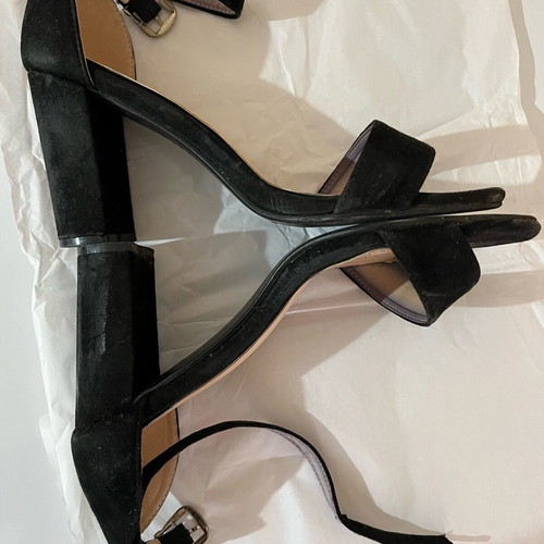 GoGo suede black sandal with thick heel like new