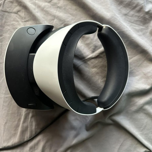 Sony PlayStation VR 2 new with 2 controllers and headphones