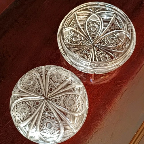 Crystal fondue bowl used with lid and carving