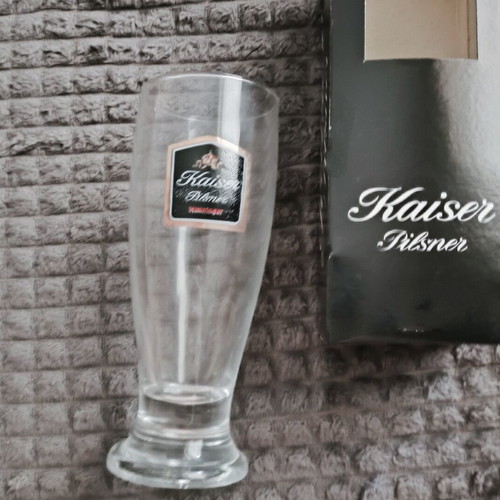 Kaiser glass like new with original box