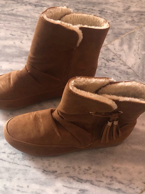 Boots like new with fur inside brown, size 38.5-39