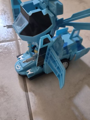Electronic airplane transforming into robot toy