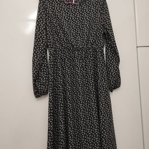 Black midi dress with long sleeves and elastic, like new