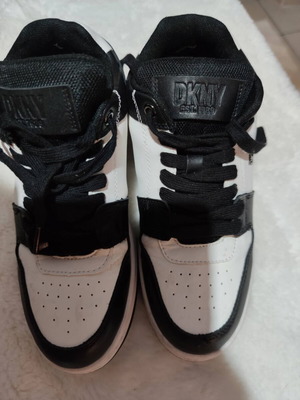Dnkn athletic shoes like new, size 39