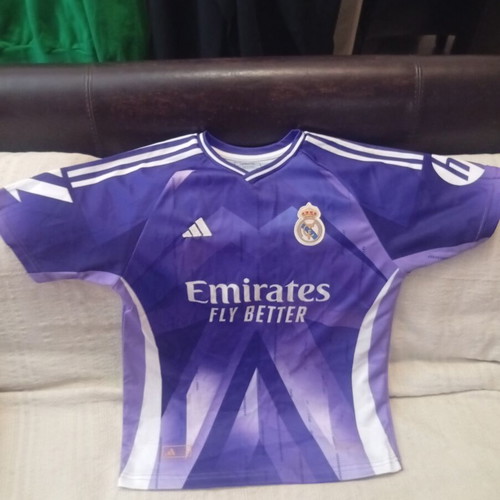 Real Madrid official replica jersey size 164 for 14 years like new