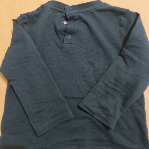 Guess unisex t-shirt 12 months like new, dark green