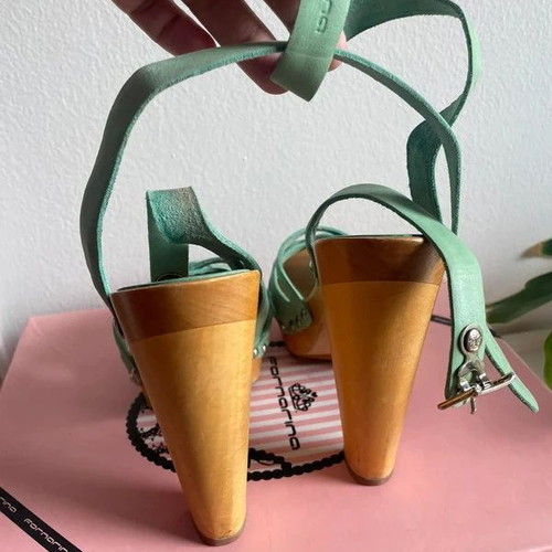 Fornarina sandals like new, size 36, mint color, high heel
