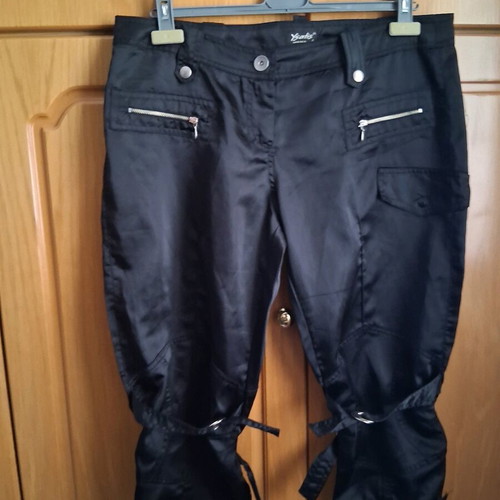 Cargo capri pants black satin like new, size L