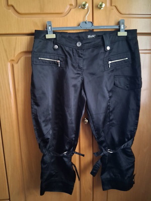 Cargo capri pants black satin like new, size L