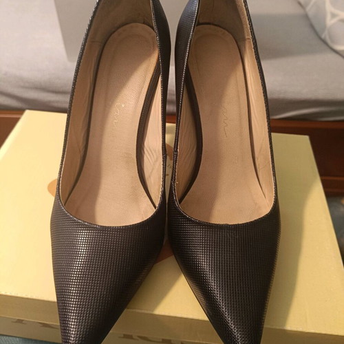 Black pumps used, size 39, in very good condition