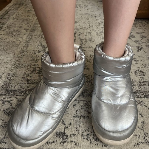 Ugg ankle boots size 39 used, silver