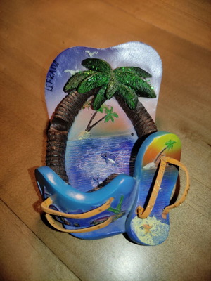 Ceramic table decoration "Lefkada" with palm trees and flip-flops, 12 x 8cm