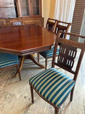 Classic wooden extendable dining set with 6 carved chairs like new