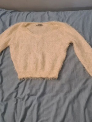 Furry top like new, size XS, white