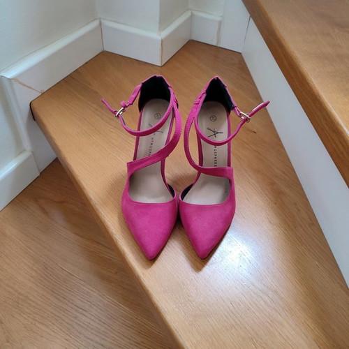 Hot pink velour pumps with high heels and straps Primark UK size 37 like new