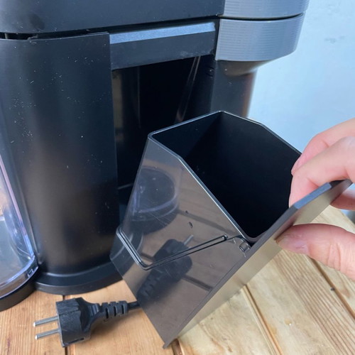 Nespresso Vertuo Next DeLonghi coffee maker used