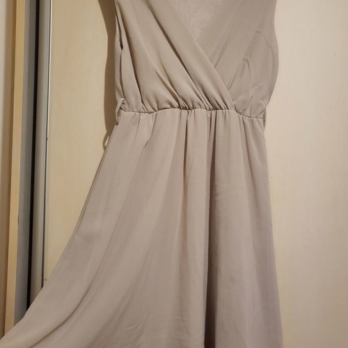 Beige elastic crepe dress size M like new