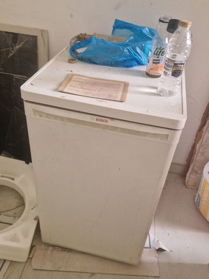Bosch mini-bar fridge, small size