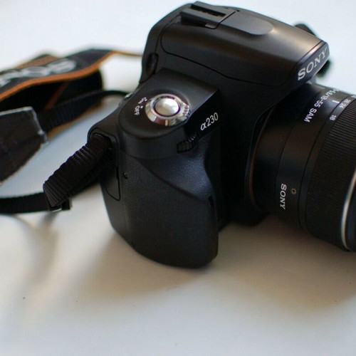 Sony Alpha A230 DSLR camera kit 18-55mm like new