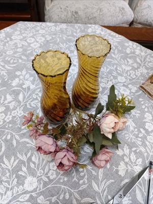 Vintage decorative vases like new, two small pieces