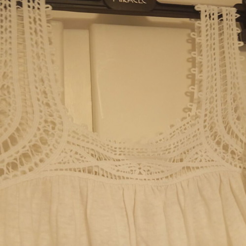 Gap linen blouse with lace white size XS like new