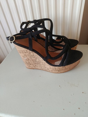 H&M Black Platform Sandals like new, sizes 36-37