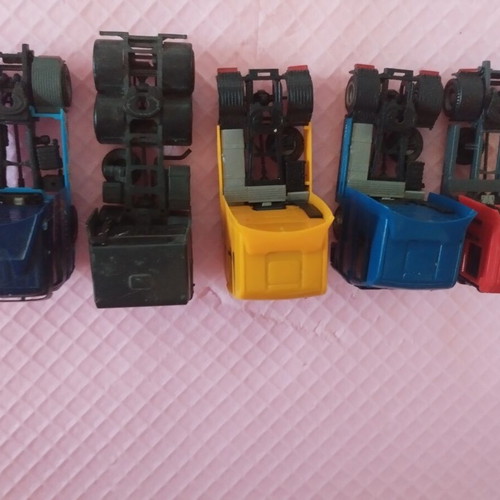 HO scale tractors for trailers and wagon loading, set
